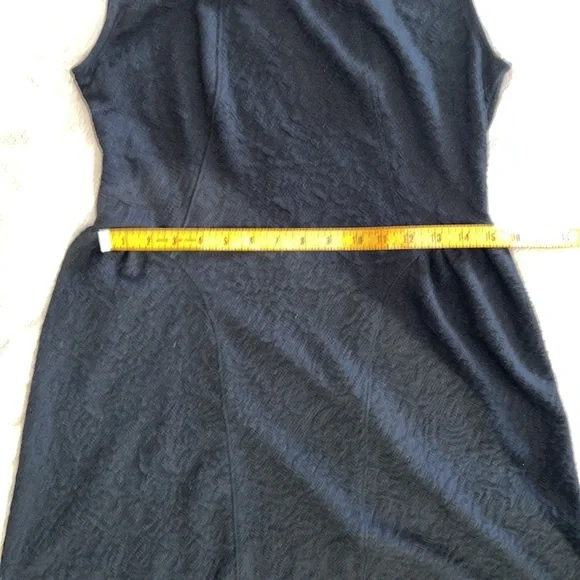 VERY Flattering, Textured LBD Eyeshadow brand. Size Large - Worn once - Picture 7 of 14